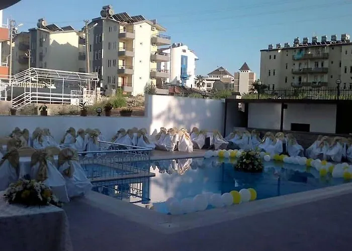 Unside Apartmanhotel Side